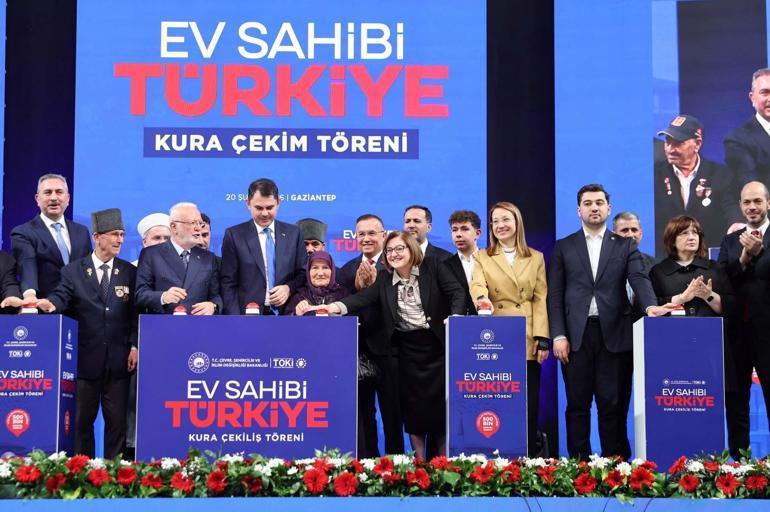 Bakan Kurum: Biz lafla değil, eserle konuşuyoruz