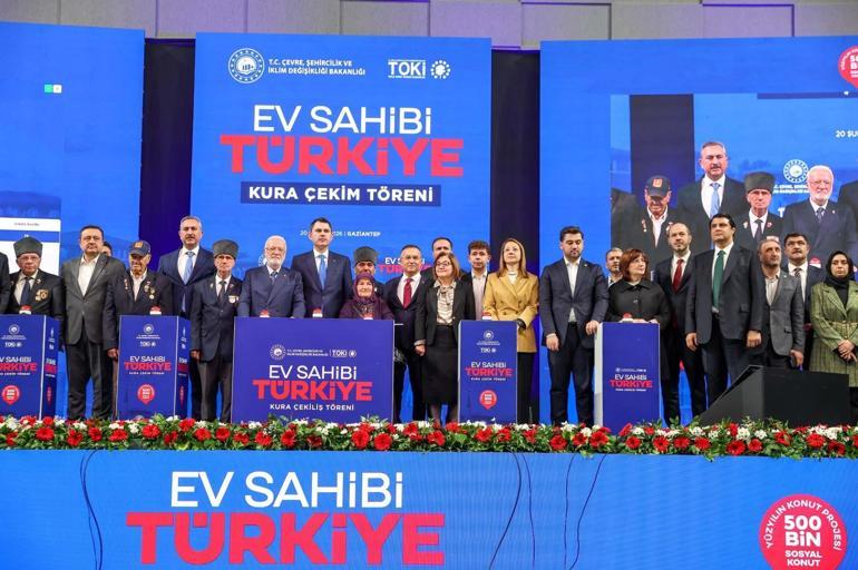 Bakan Kurum: Biz lafla değil, eserle konuşuyoruz