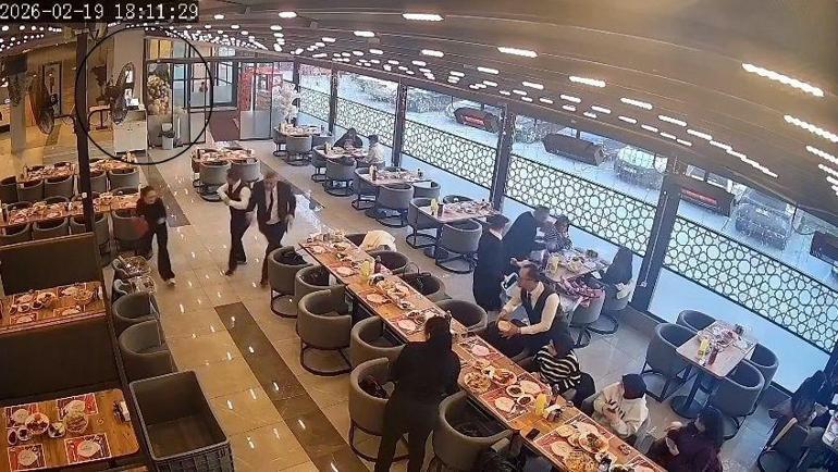 Çorumda iftar saatinde restorana sahibine silahlı saldırı; olay anı kamerada