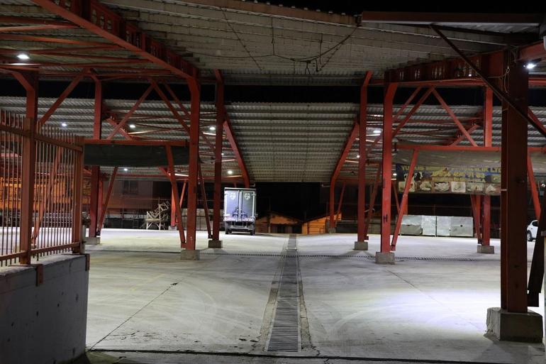 İzmir’de iftar çadırında görevli belediye personeline bıçaklı saldırı