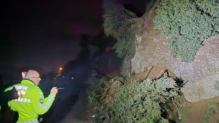 Bursada mahalle yolu heyelan nedeniyle ulaşıma kapandı