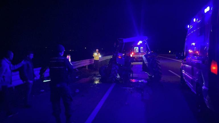 Adana’da otomobilin çarptığı traktör ikiye ayrıldı: 1i ağır 6 yaralı