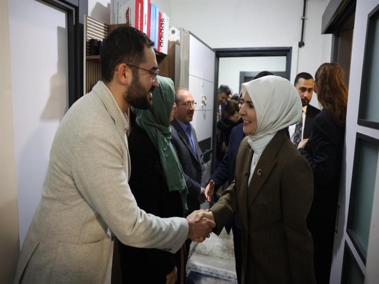 Bakan Göktaş, yeni evine kavuşan ailenin iftar sofrasına misafir oldu