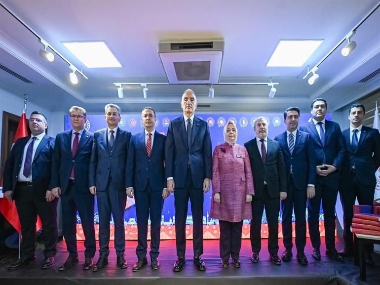 Bakan Ersoy, Dünya Dillerinde Türkçe Sözlüğünü kamuoyuna tanıttı