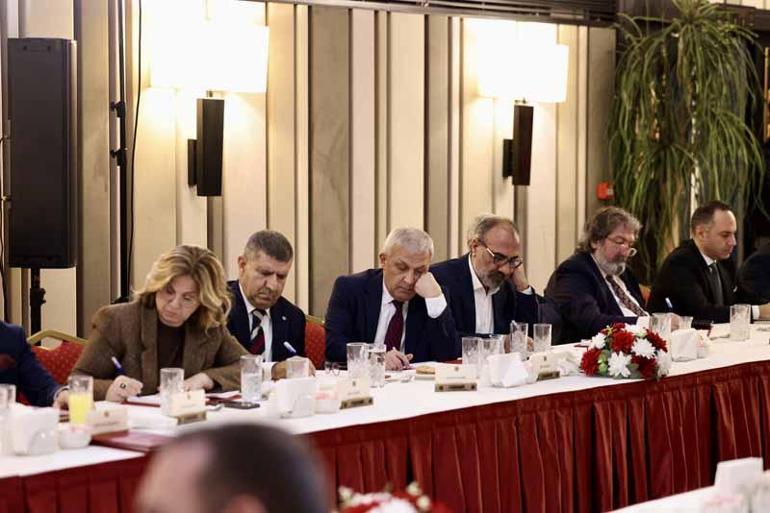 TBMM Başkanı Kurtulmuş, medya kuruluşlarının genel yayın yönetmenleriyle iftar programında bir araya geldi