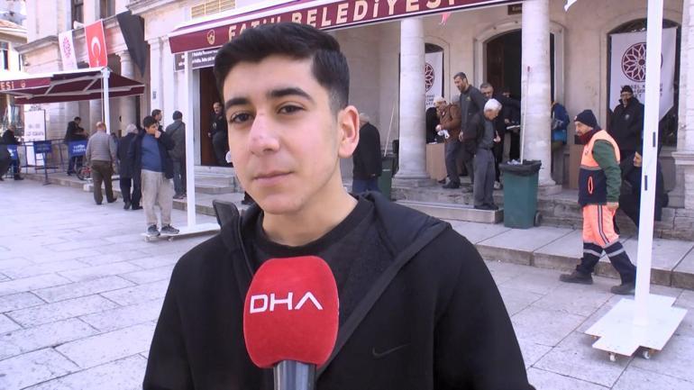 Ziyarete açılan Hırka-i Şerife yoğun ilgi