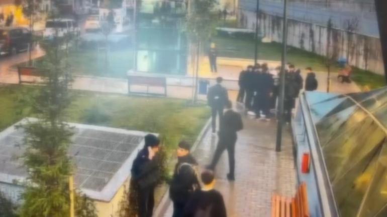 Bağcılarda kavgayı ayırmak isterken 6 yerinden bıçaklandı; 3 gözaltı