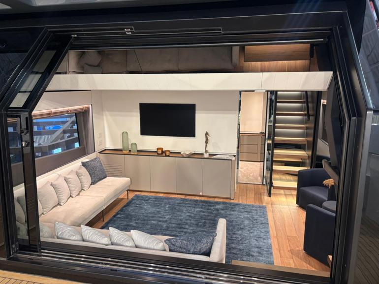 Milyonluk tekneler fuarda sergilendi