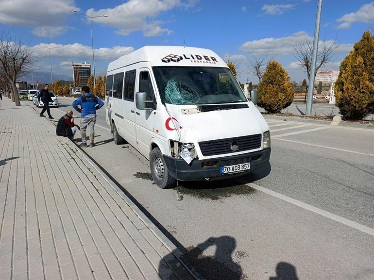 Minibüsün çarptığı yaya 32 metre ileriye fırladı
