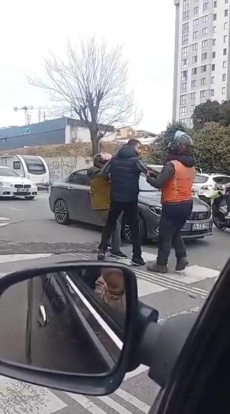 Ümraniyede yol verme kavgasında silah çekti