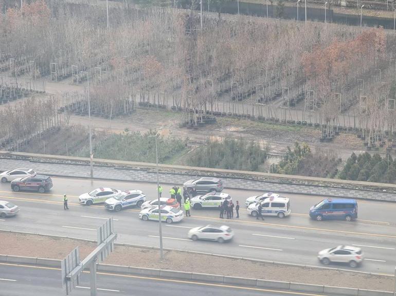 Sürücü kurusu eğitmeni, tartıştığı kişiyi kaput üzerinde 20 kilometre sürükledi