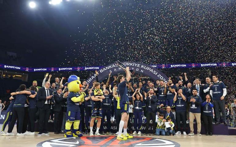 Fenerbahçe Beko kupasını aldı