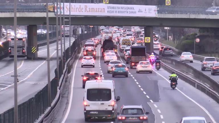 İstanbulda haftanın ilk iş gününde trafik yoğunluğu