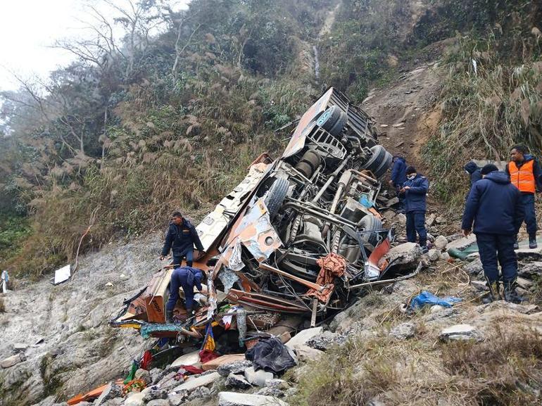 Nepalde otobüs kazası: 19 ölü