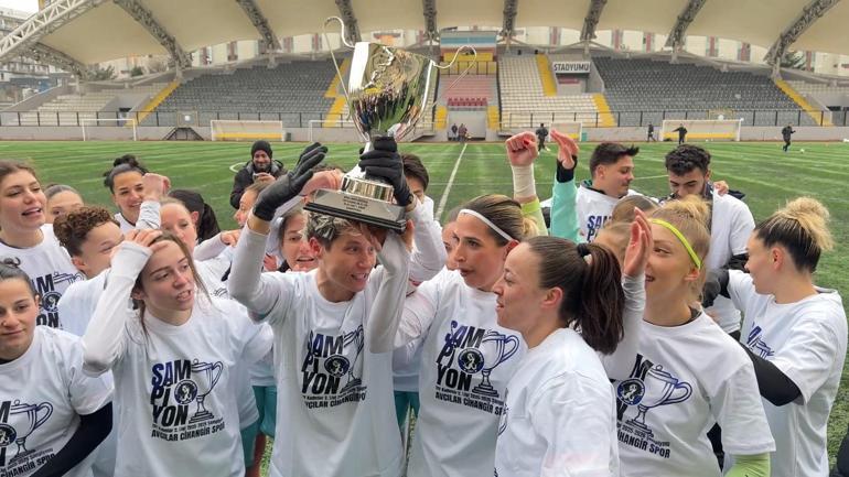 Avcılar’daki kızların büyük başarısı; iki yılda 1inci Lige yükseldiler