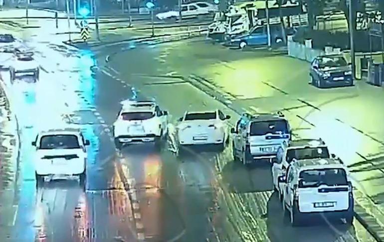 Kaldırıma çıkarak polisten kaçan aday sürücünün ehliyeti iptal edildi