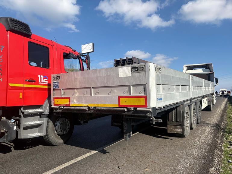 TIRa arkadan çarpan otomobil 150 metre sürüklendi: 1 yaralı