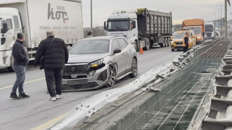 Büyükçekmece TEM Otoyolunda hafriyat kamyonu devrildi
