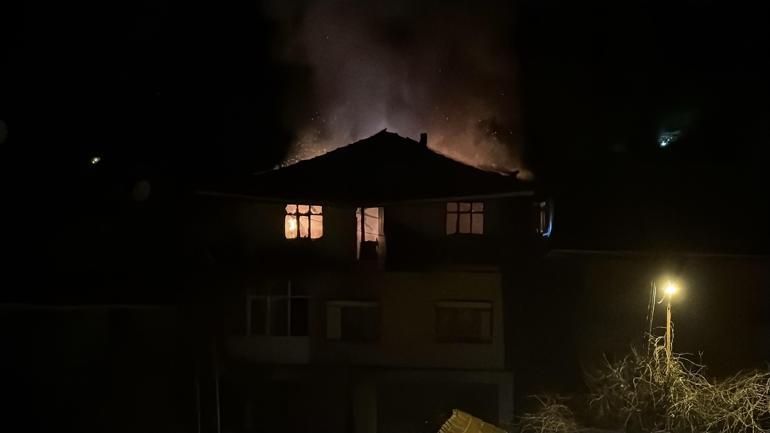 Karabükte 3 katlı müstakil ev yandı; 1 kişi dumandan etkilendi