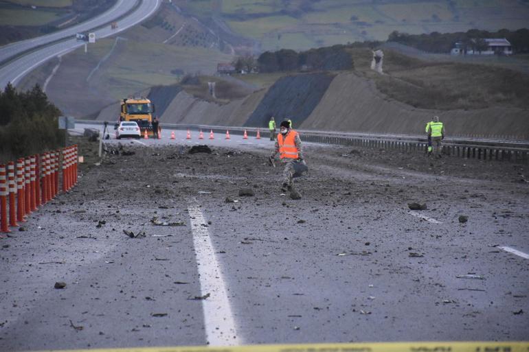 Balıkesir’de kaza kırıma uğrayan F-16 uçağının enkazı kaldırılıyor