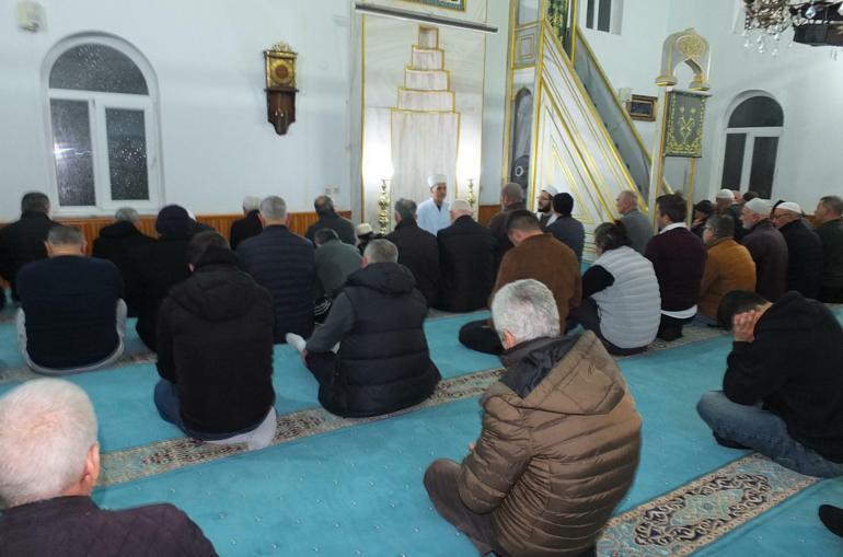 Burhaniyede ezan 3 dakika erken okundu, çok sayıda kişi orucunu açtı