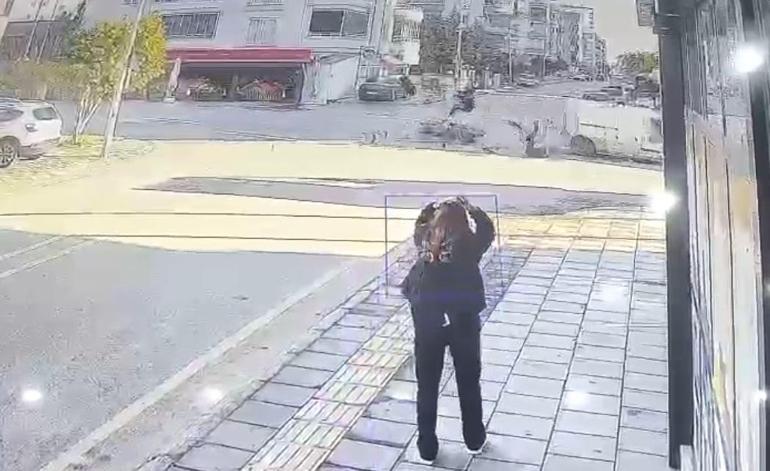 Hafif ticari araçla çarpışan motosikletin sürücüsü Defne Su öldü, arkadaşı ağır yaralı