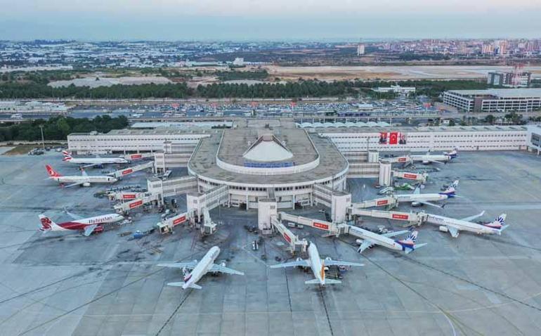 Bakan Uraloğlu: Türkiye, hava seyrüseferinde en yüksek hizmet birim sayısına ulaştı