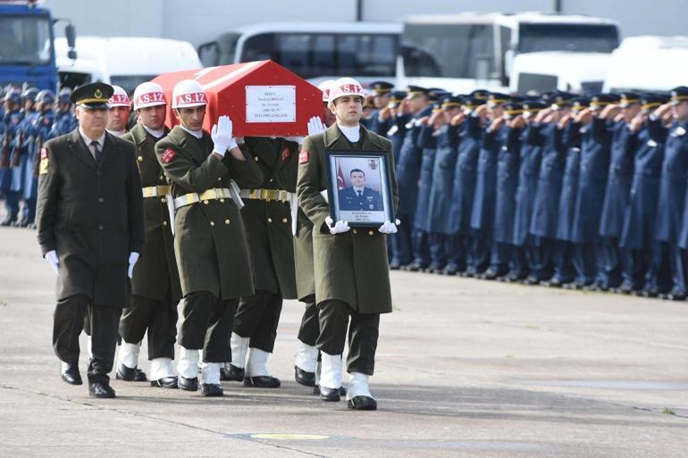 Balıkesir’de kaza kırıma uğrayan F-16 uçağının enkazı kaldırılıyor