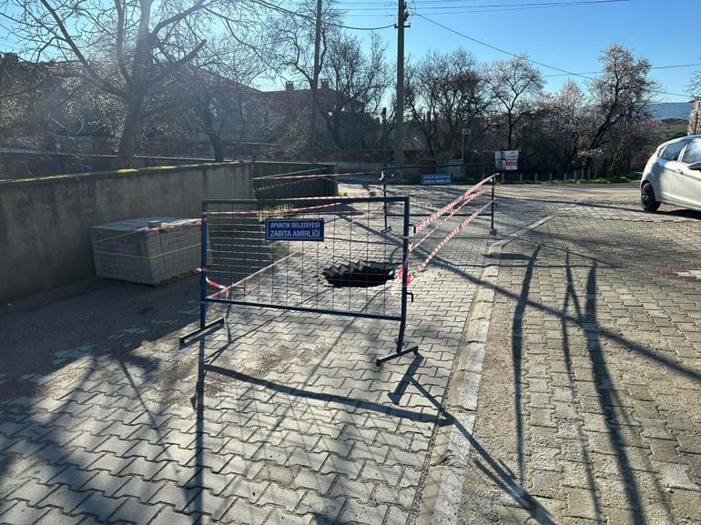 Çanakkalede sağanak nedeniyle yol çöktü