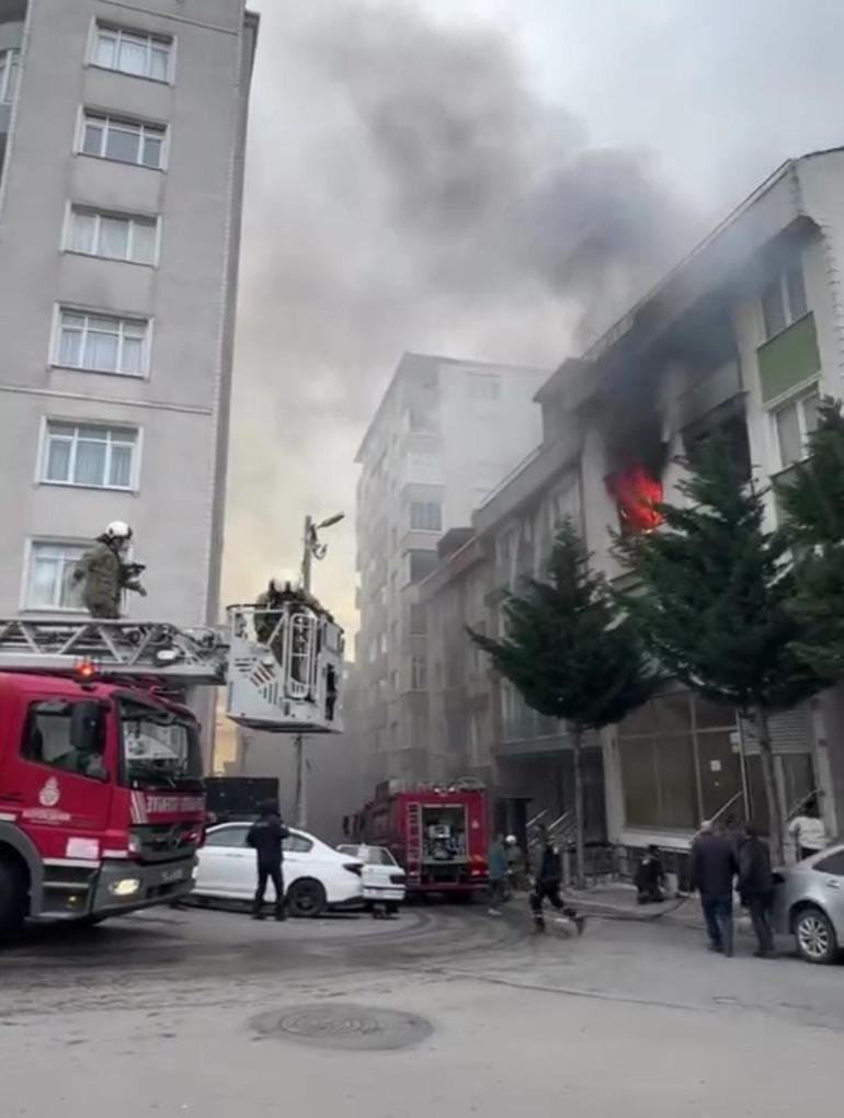 Maltepede 4 katlı binada yangın; mahsur kalan 4 kişi kurtarıldı