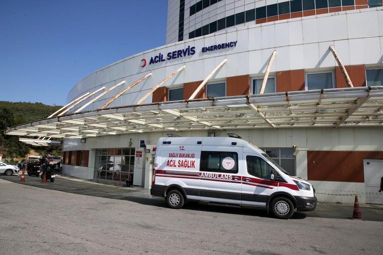 Yoldan çıkan otomobil tarlaya savruldu: 3 yaralı