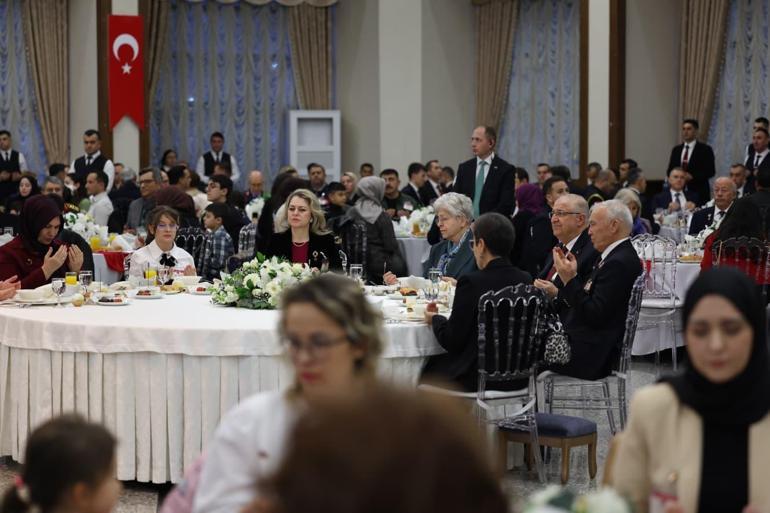 Bakan Güler, şehit aileleri ve gazilerle iftar yemeğinde bir araya geldi