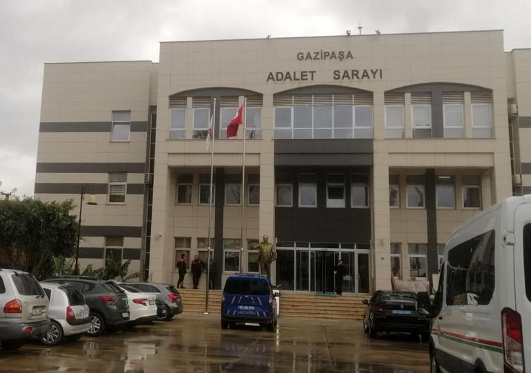 Yol kenarında cesedi bulunan kadının eşi tutuklandı