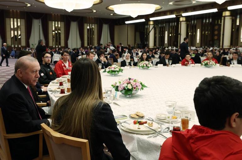 Cumhurbaşkanı Erdoğan: Hiç kimse kendi öz yurdunuzda, inancınızdan dolayı size parmak sallayamaz