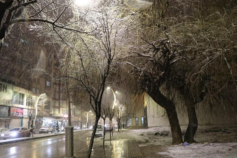 Van’da eğitime kar tatili