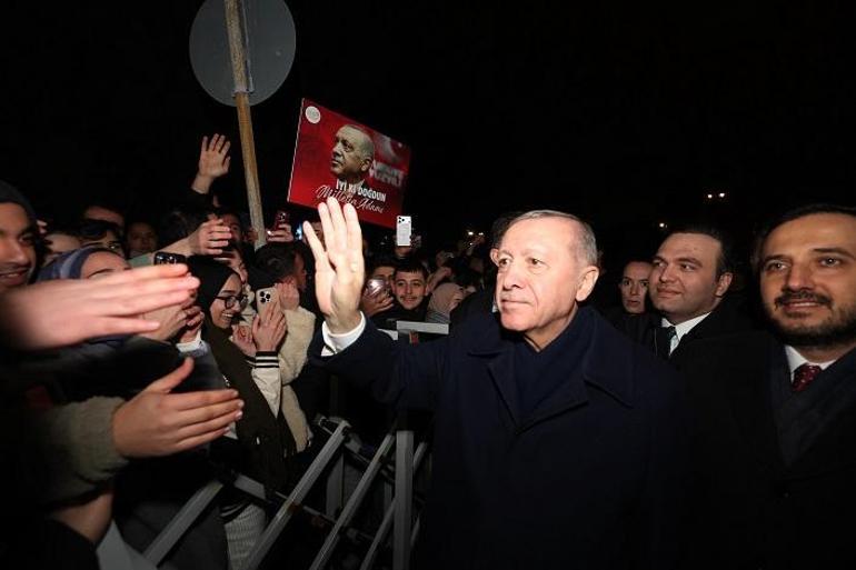 AK Parti Gençlik Kolları, Cumhurbaşkanı Erdoğanın doğum gününü kutladı