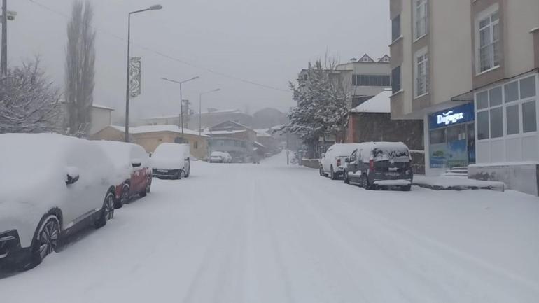 Ilgar Dağı geçidi ulaşıma kapandı, TIRlar yolda bekliyor