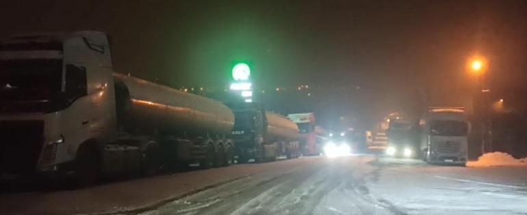 Ilgar Dağı geçidi ulaşıma kapandı, TIRlar yolda bekliyor