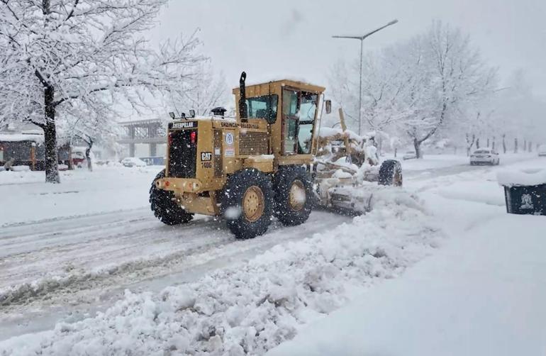Erzincanda kar kalınlığı 30 santimetreye ulaştı
