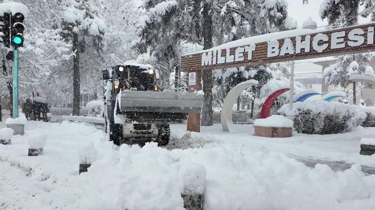 Erzincanda kar kalınlığı 30 santimetreye ulaştı
