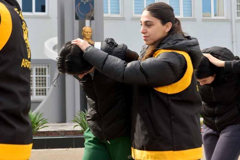 Döviz bürosunu kurşunladılar, olay yerinde kontak anahtarını düşürünce yakalandılar