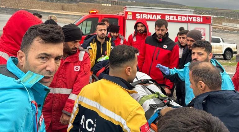 Şırnakta işçileri taşıyan minibüs devrildi: 9 yaralı