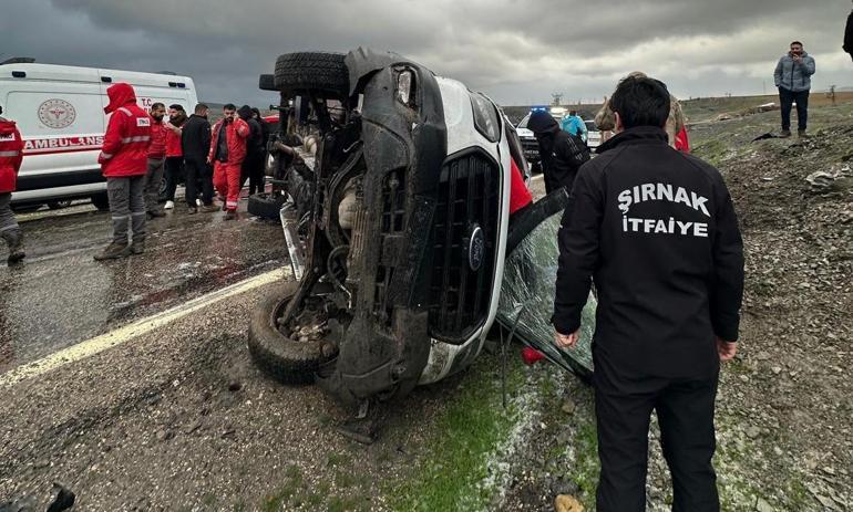 Şırnakta işçileri taşıyan minibüs devrildi: 9 yaralı