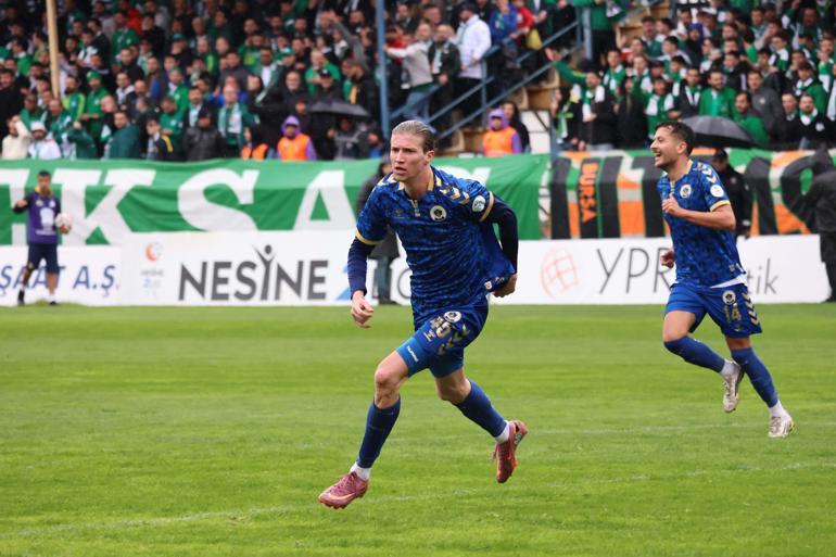 Menemen FKda Arda Çolak golleri sıraladı