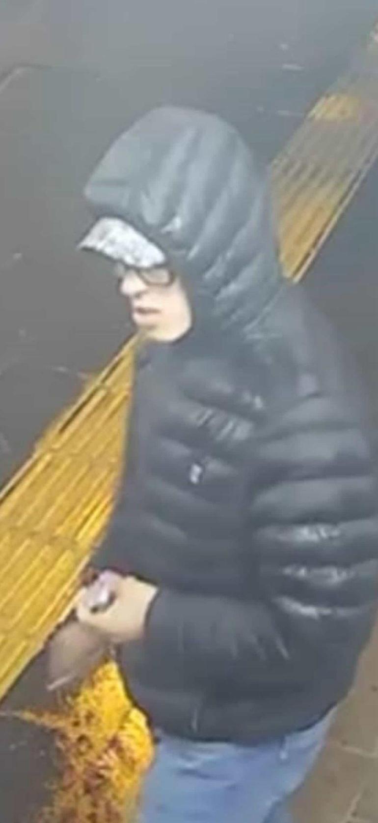 Montunun cebinden çıkarmadığı tabanca ile dükkana ateş açtı; saldırı kamerada