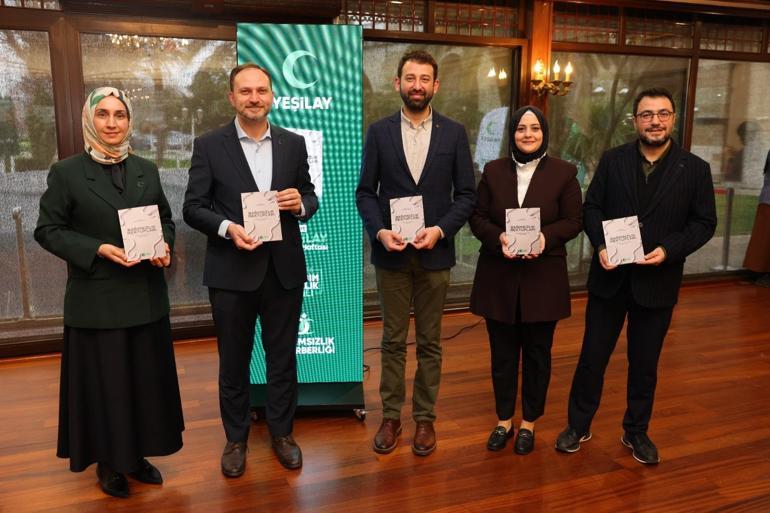 Yeşilayın Bağımsızlık Mektupları kitabı tanıtıldı: Karanlığın içinde ışık arayan insanmışım