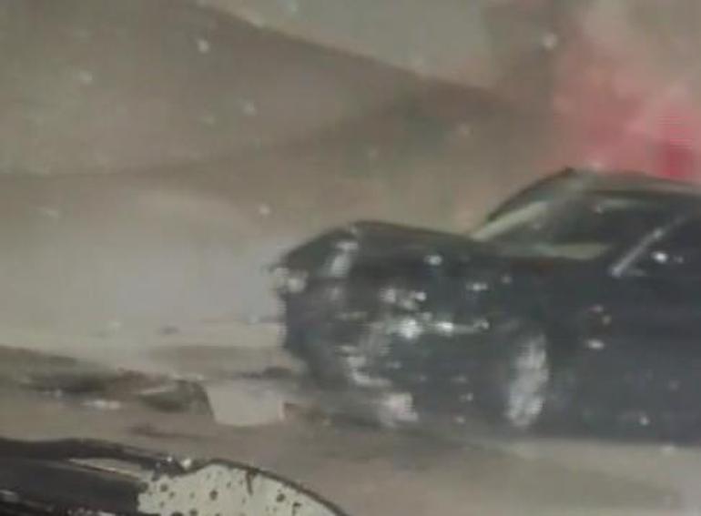 Tünelde iki otomobilin kafa kafaya çarpıştığı kaza kamerada