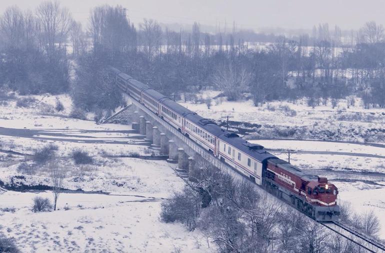 Doğu Ekspresi’nin kar altındaki yolculuğu