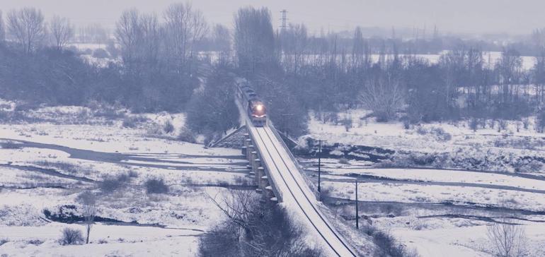 Doğu Ekspresi’nin kar altındaki yolculuğu