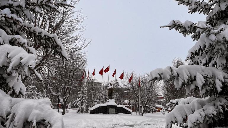 Ardahanda 89 köy yolu kardan kapandı